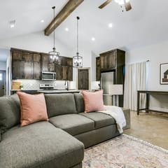 Cozy & Convenient W/ 2BR & 2BA