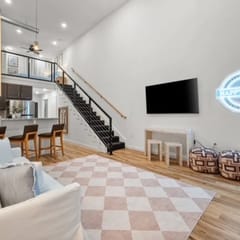 Loft Off Broadway/Walking Distance to Campus