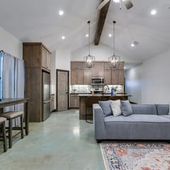 New! Cozy & Convenient W/ 2BR & 2BA