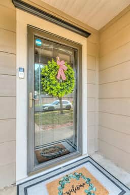 Perfect Porch Swing Haven/4 BDRM-2BA