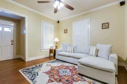 Perfect Porch Swing Haven/4 BDRM-2BA