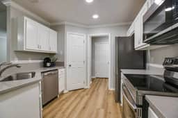 Riverside Retreat - Image 5