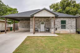 Settle In | 3BR/2BA Close to Downtown - Image 2