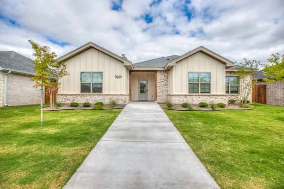 The Sweet Escape | Modern 4BR Home - Image 1