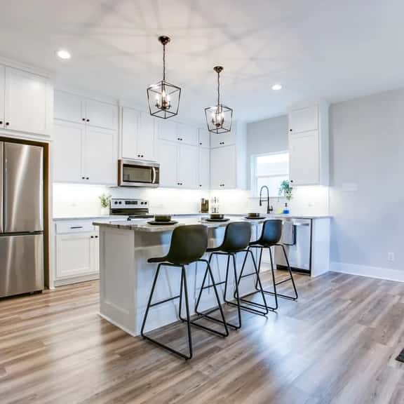 Settle In | 3BR/2BA Close to Downtown - Image 1