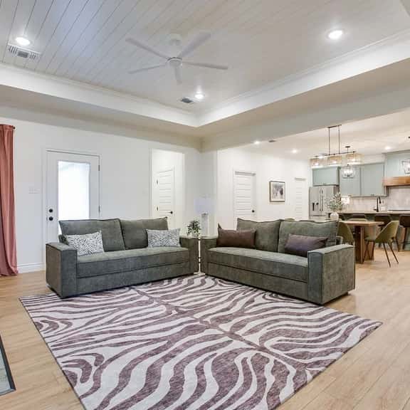 The Green Gem | Stylish 4BR Stay - Image 1