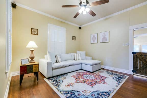 Perfect Porch Swing Haven/4 BDRM-2BA