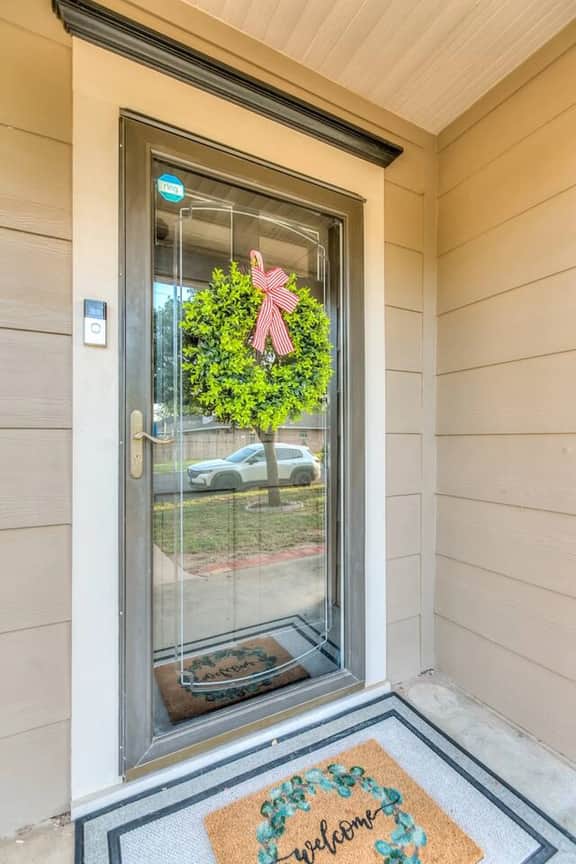 Perfect Porch Swing Haven/4 BDRM-2BA