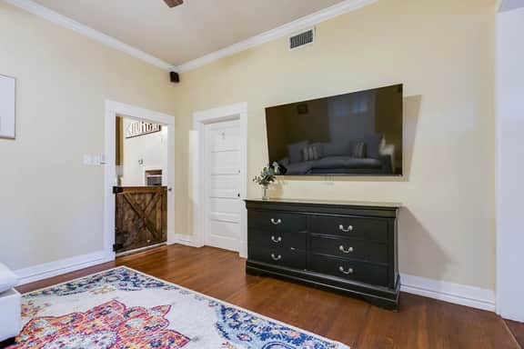 Perfect Porch Swing Haven/4 BDRM-2BA