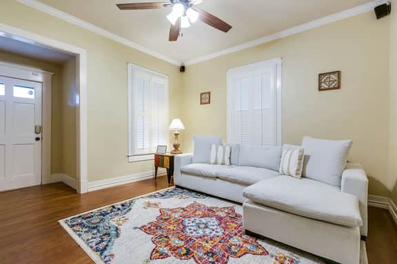 Perfect Porch Swing Haven/4 BDRM-2BA