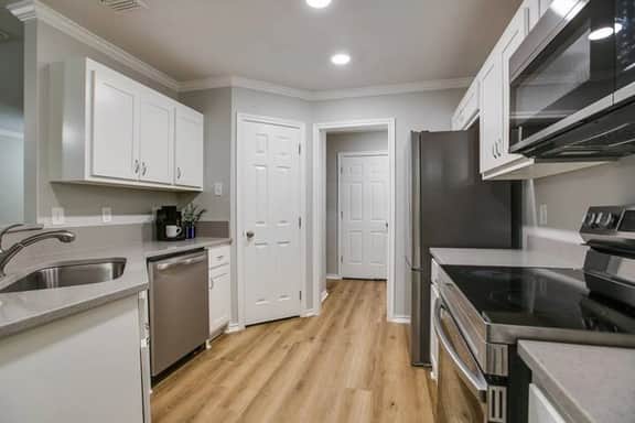 Riverside Retreat - Image 5