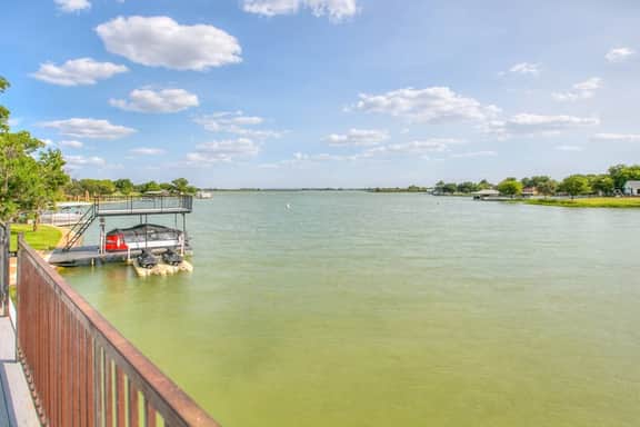 Lakeside Home w/Private Casita & Stunning Views - Image 4