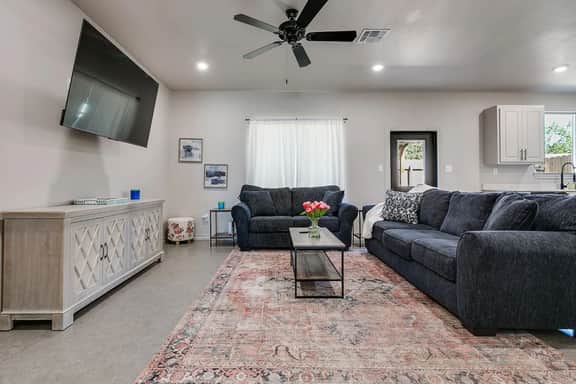 Holiday Hideaway Retreat 3BDRM/2BA - Image 4