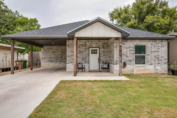 Settle In | 3BR/2BA Close to Downtown - Image 2