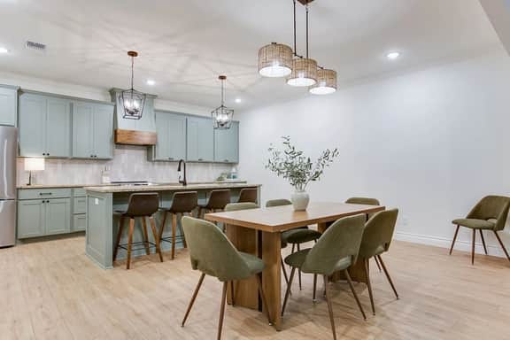 The Green Gem | Stylish 4BR Stay - Image 4