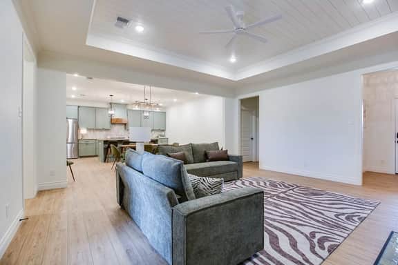 The Green Gem | Stylish 4BR Stay - Image 3