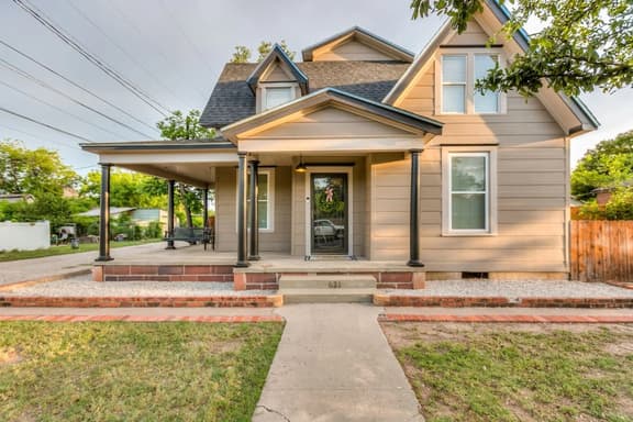 Perfect Porch Swing Haven/4 BDRM-2BA
