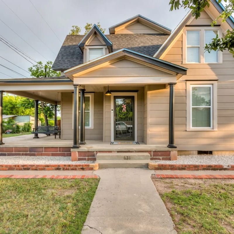 Perfect Porch Swing Haven/4 BDRM-2BA